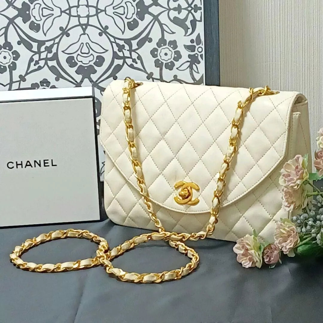 CHANEL Whire Lambskin Quilted MateLasse Single Round Flap  Chain Shoulder Bag